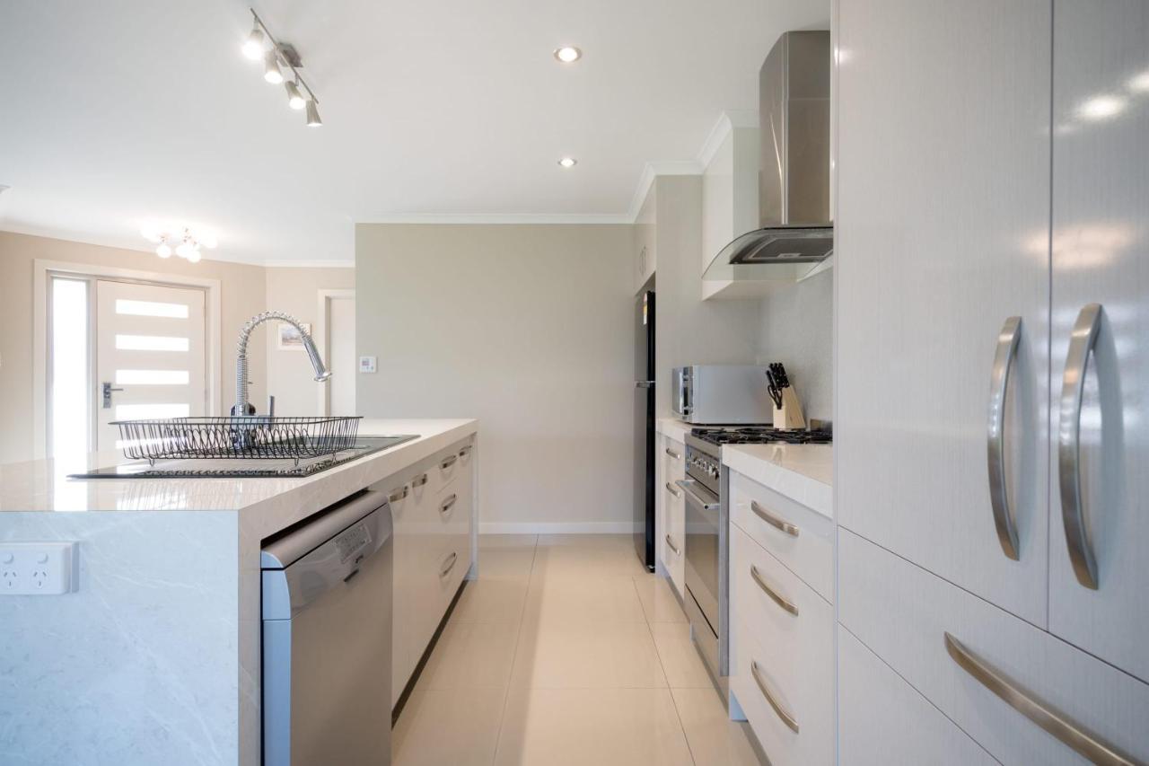 Cute And Cosy 2 Bedroom Unit In Summerhill Apartment *