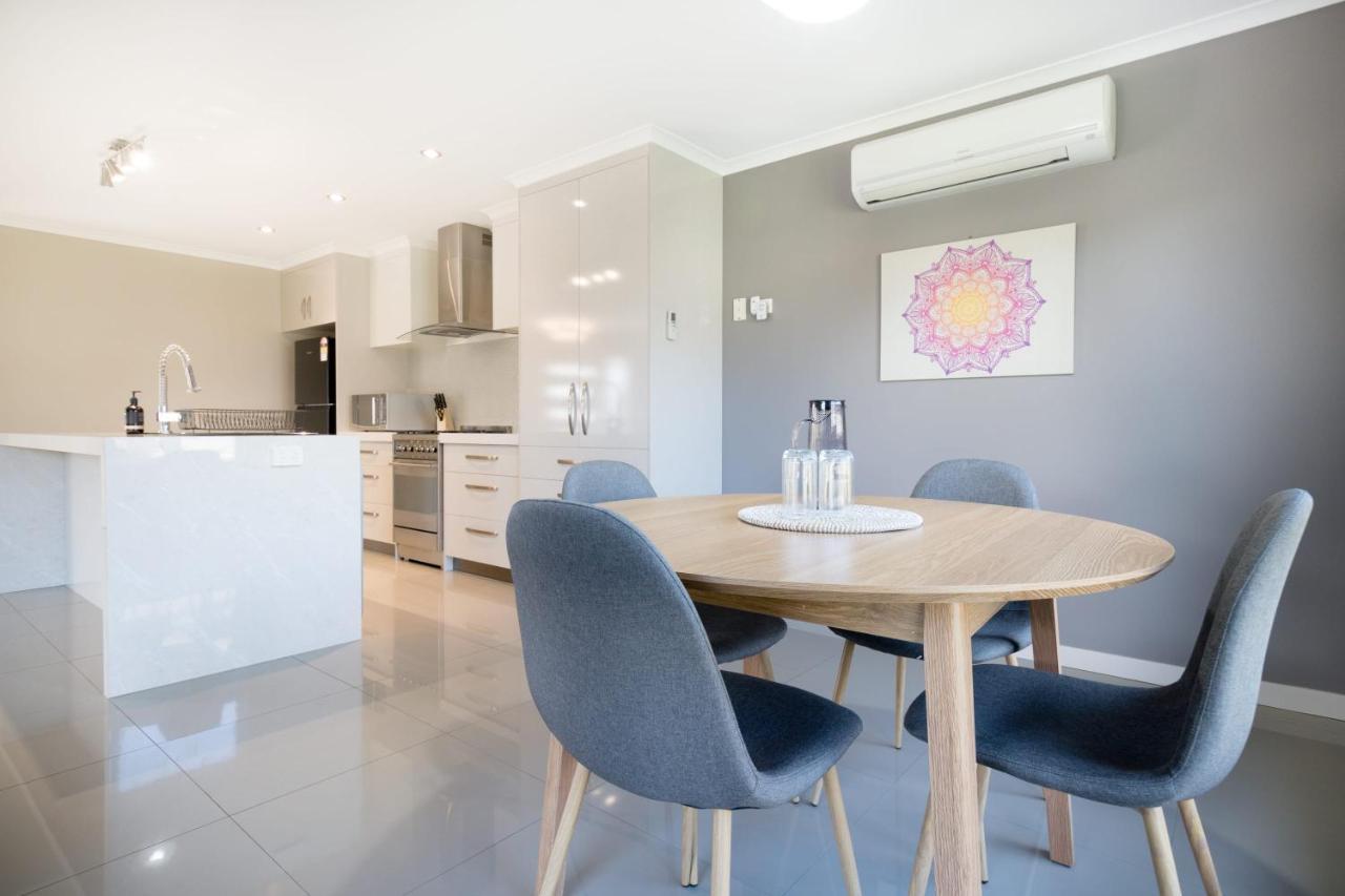 Cute And Cosy 2 Bedroom Unit In Summerhill Apartment