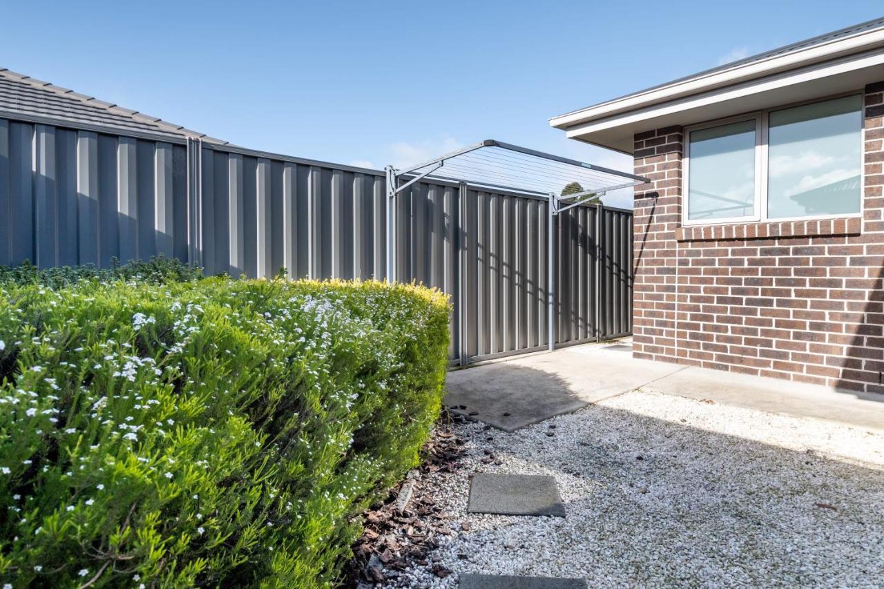 Cute And Cosy 2 Bedroom Unit In Summerhill Apartment Launceston