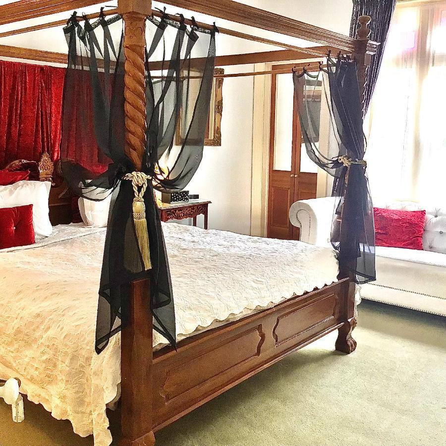 Kurrajong House Bed & Breakfast 4*