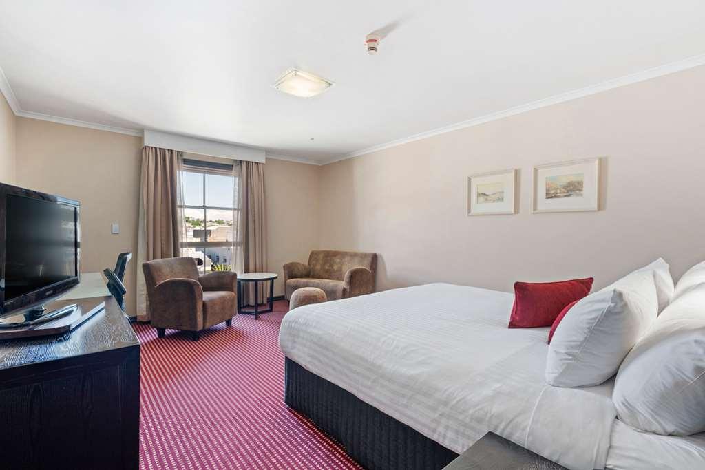 Grand Chancellor Hotel *