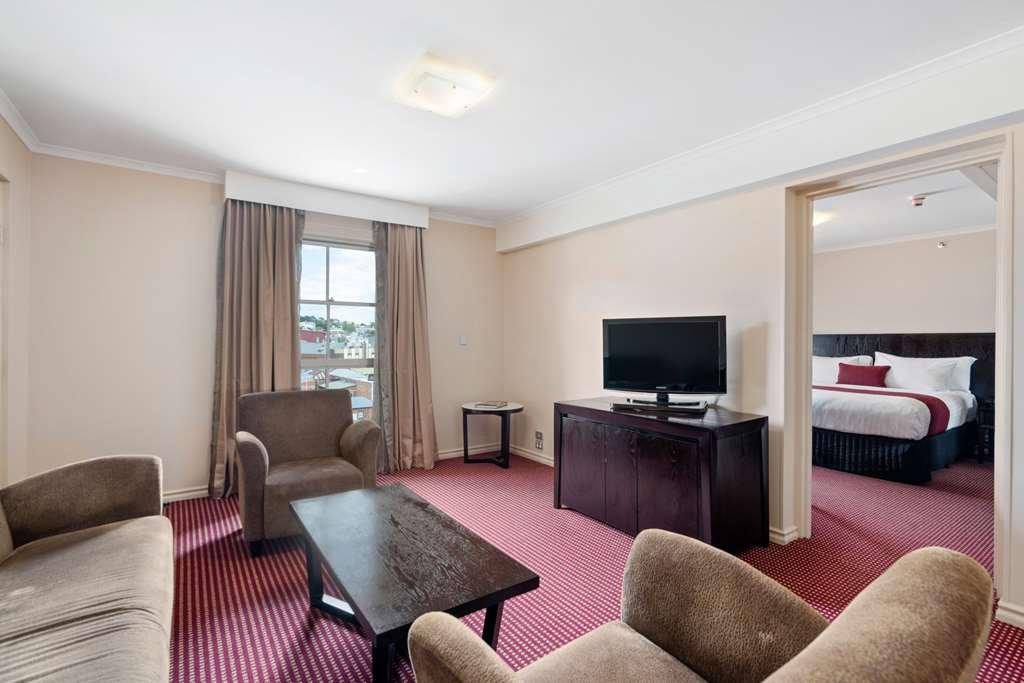 Grand Chancellor Hotel *