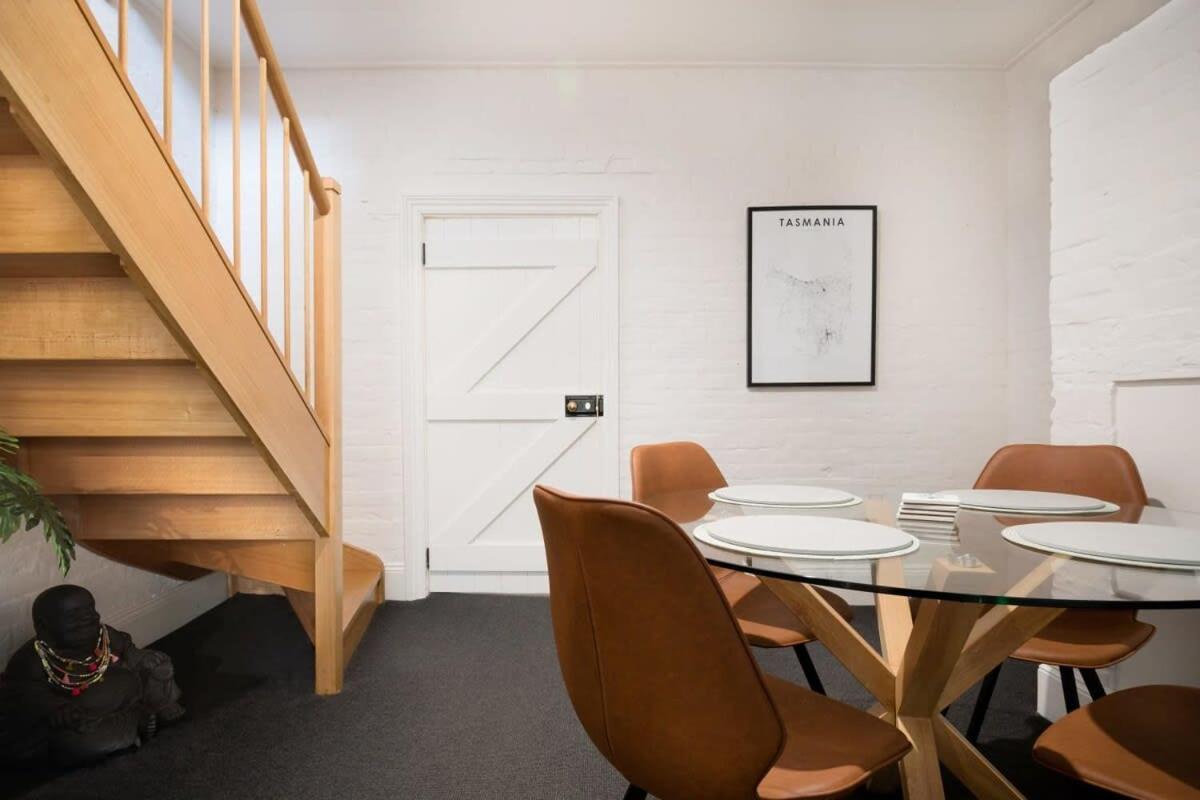 Little City With Free Onsite Parking Apartment *