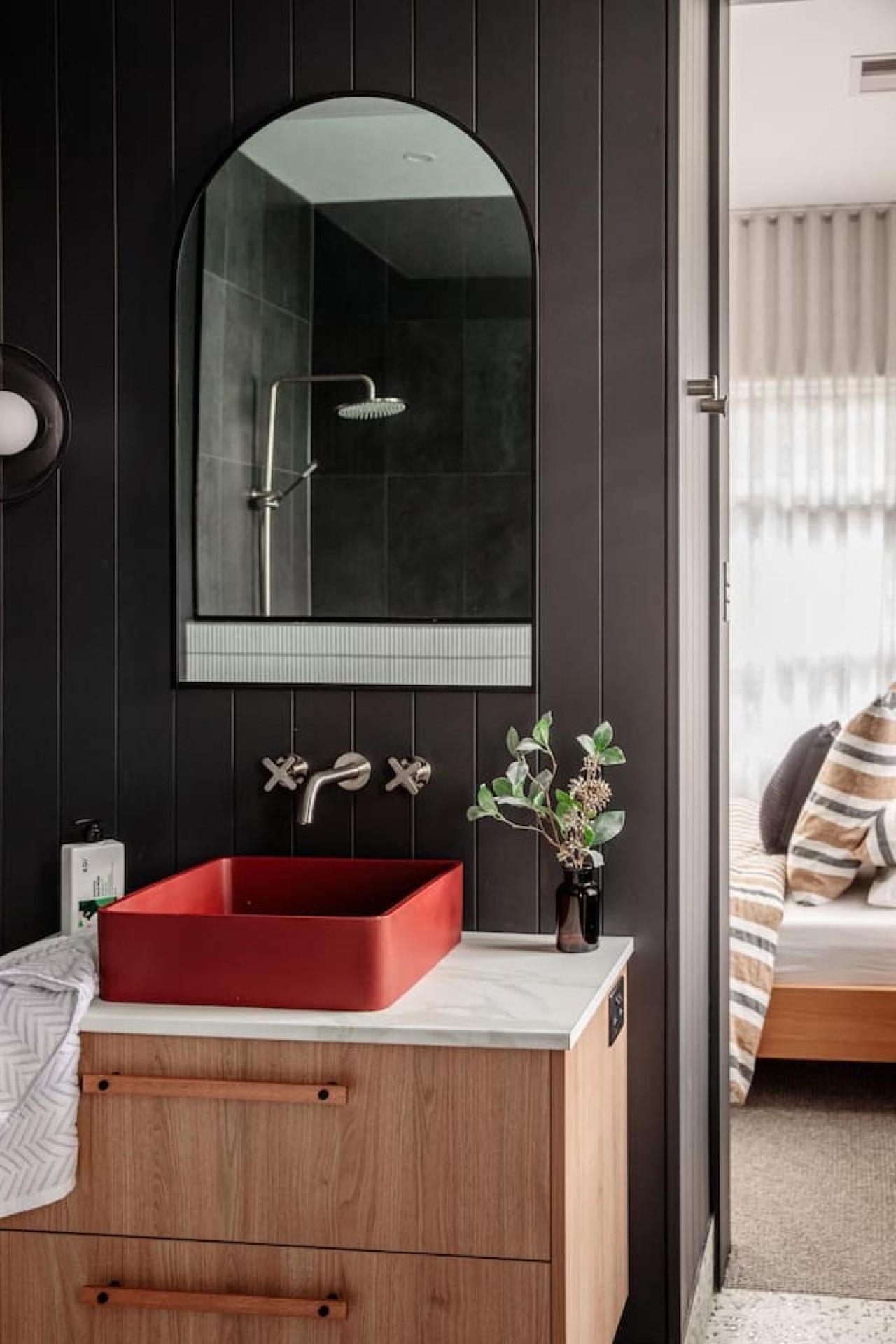 Mulgrave Street Cottage- Renovated Comfort *