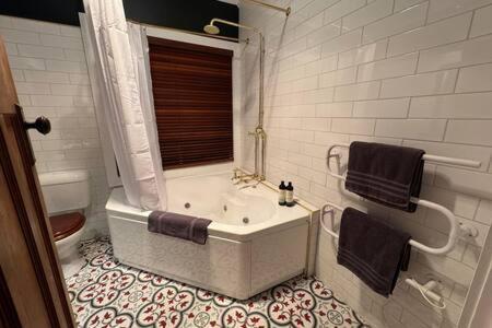 Renovated Near Cataract Gorge