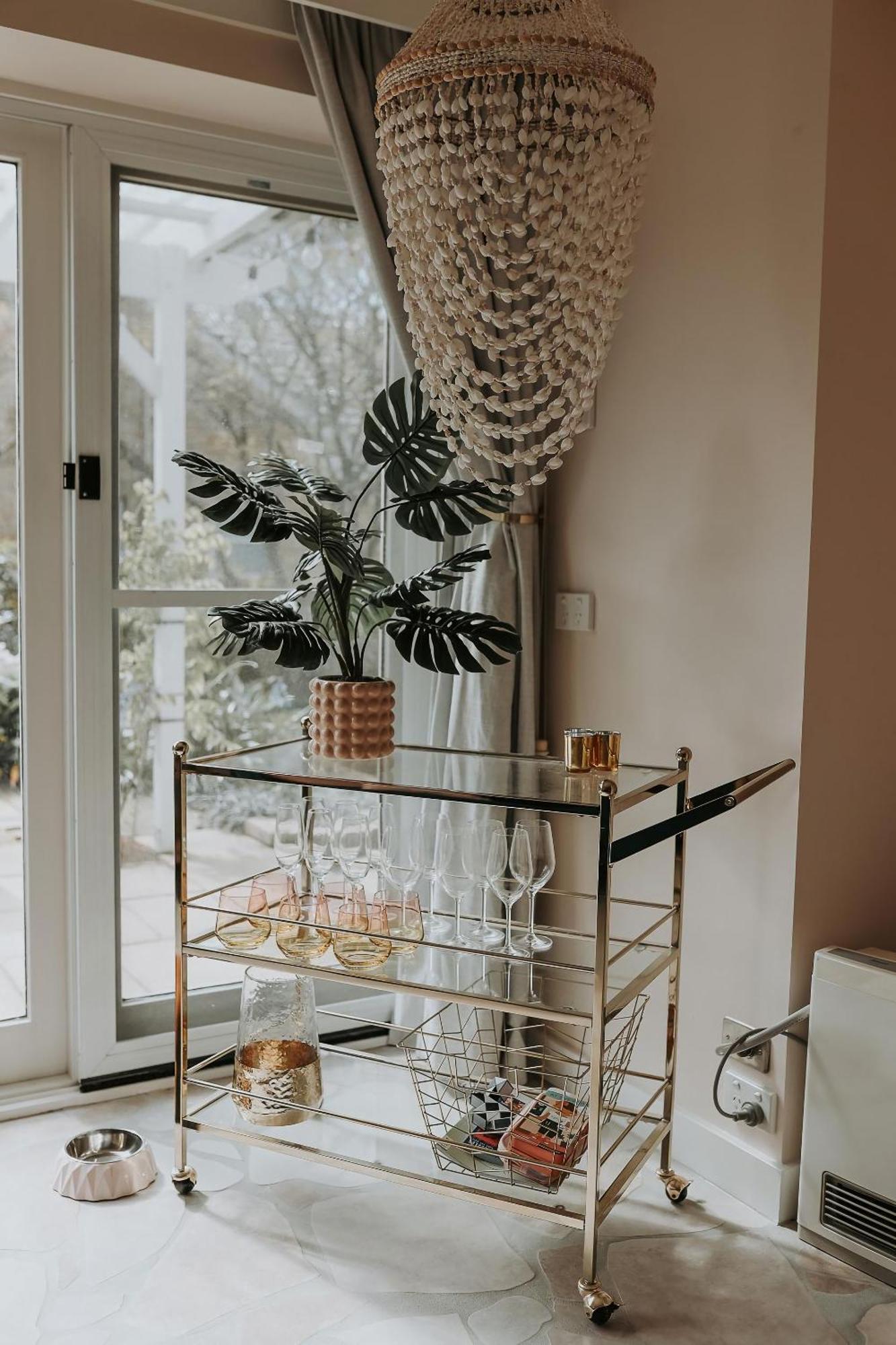 Vibrant Dual Retreat Vagabond S Rest Rose Gold Hideaway Holiday home *