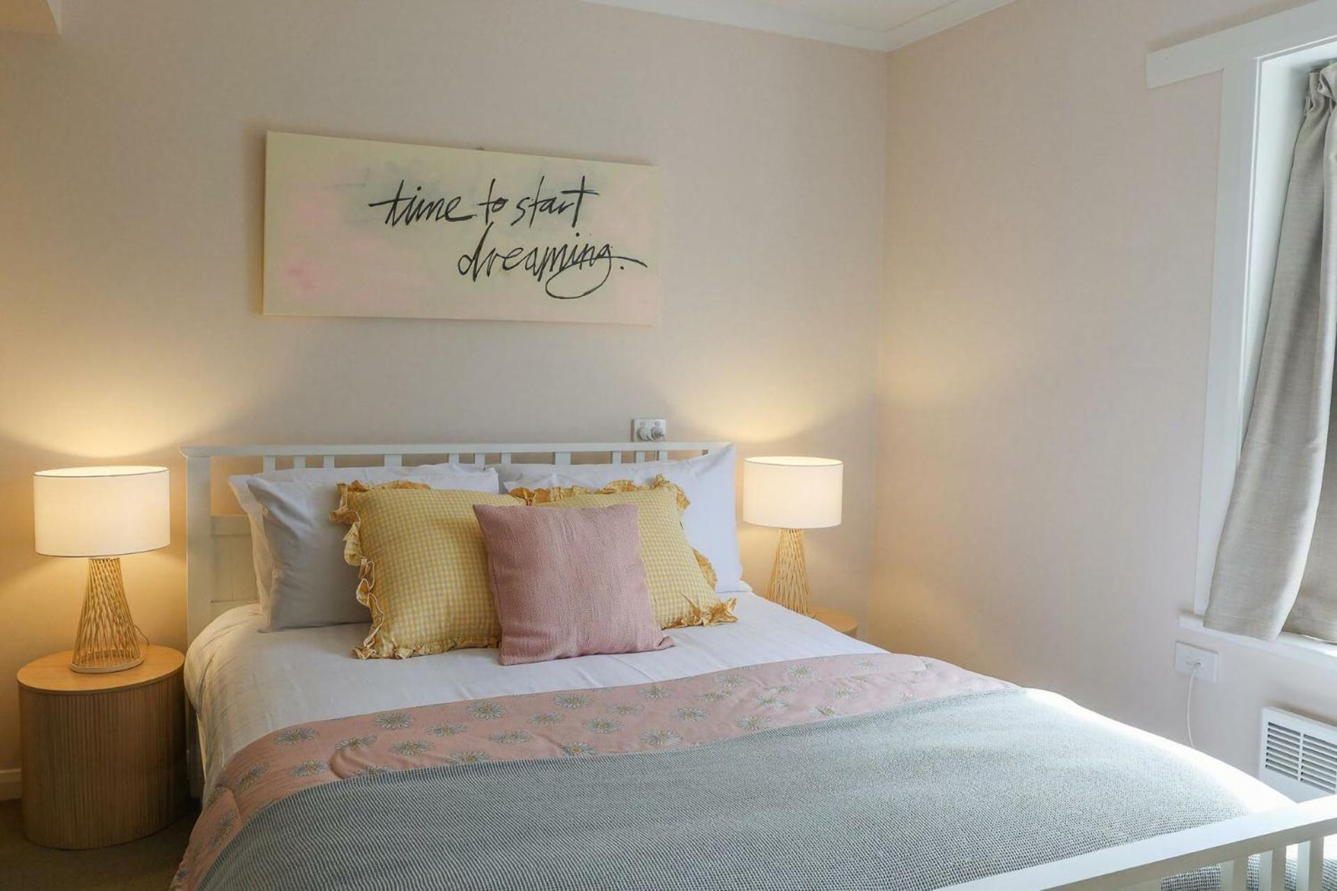 Holiday home Vibrant Dual Retreat Vagabond S Rest Rose Gold Hideaway