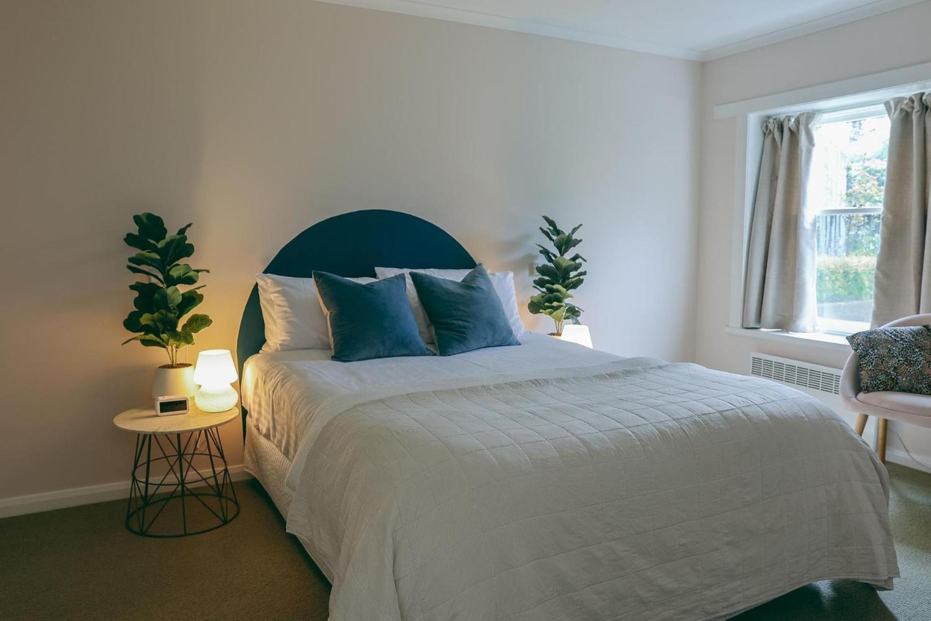 Vibrant Dual Retreat Vagabond S Rest Rose Gold Hideaway