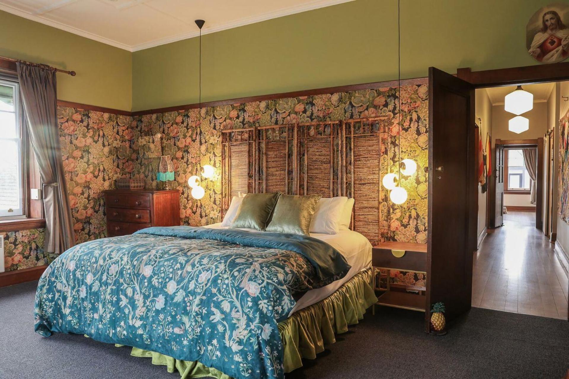 Vibrant Dual Retreat Vagabond S Rest Rose Gold Hideaway * Launceston