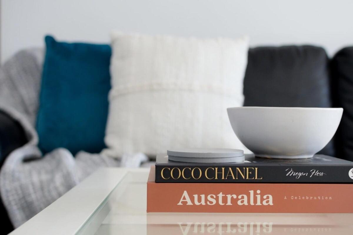 Escape - Stylish With Views Apartment