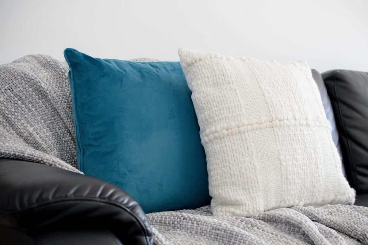 Escape - Stylish With Views Apartment Launceston