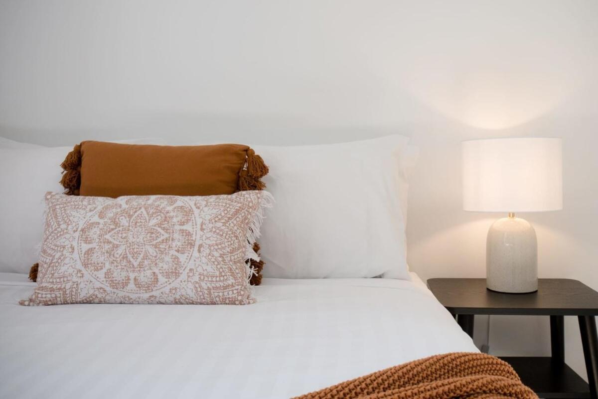 Escape - Stylish With Views Apartment Launceston