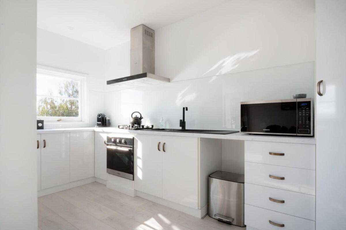 Escape - Stylish With Views Apartment Launceston