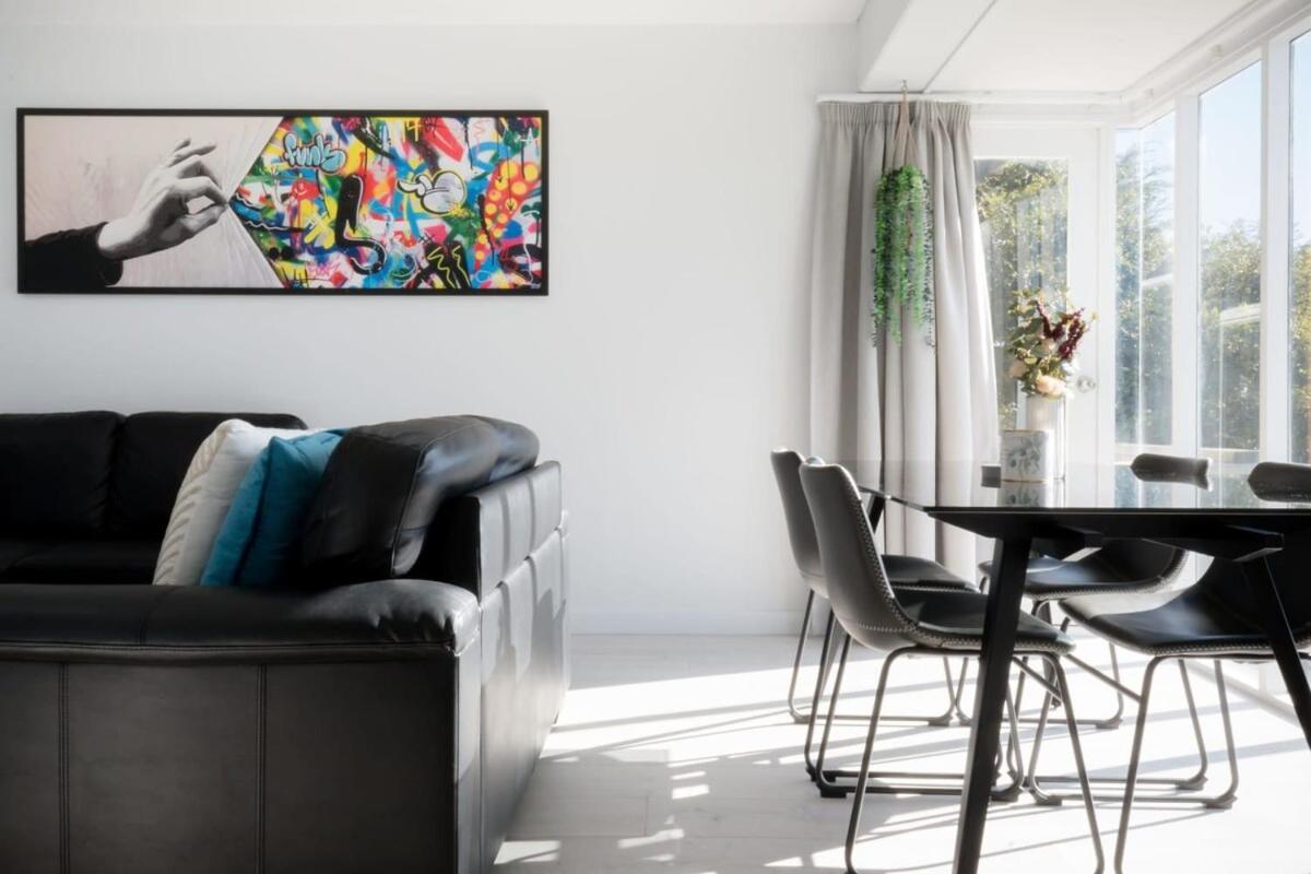 Apartment Escape - Stylish With Views *