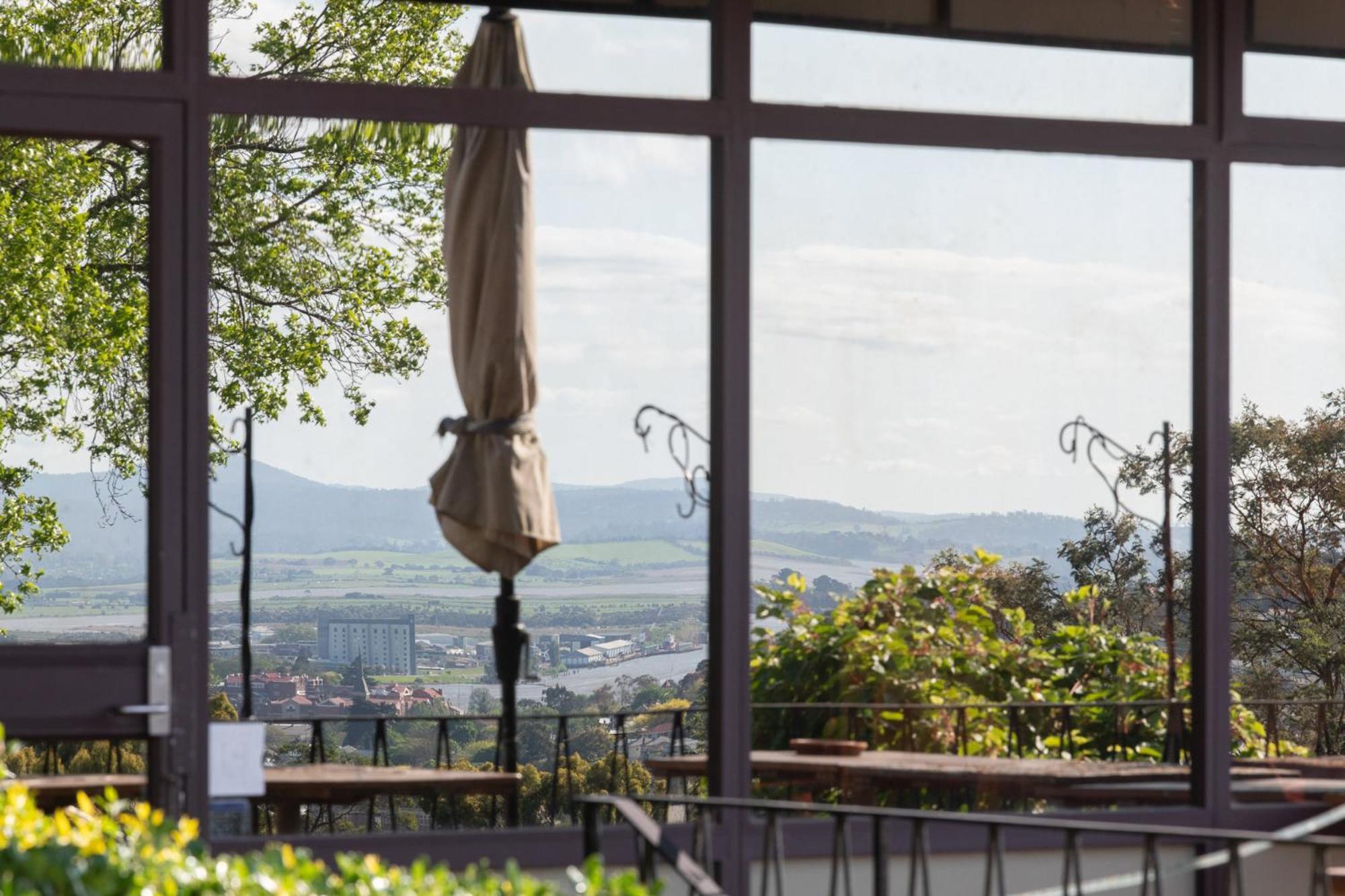 Village Family Motor Apartment Launceston