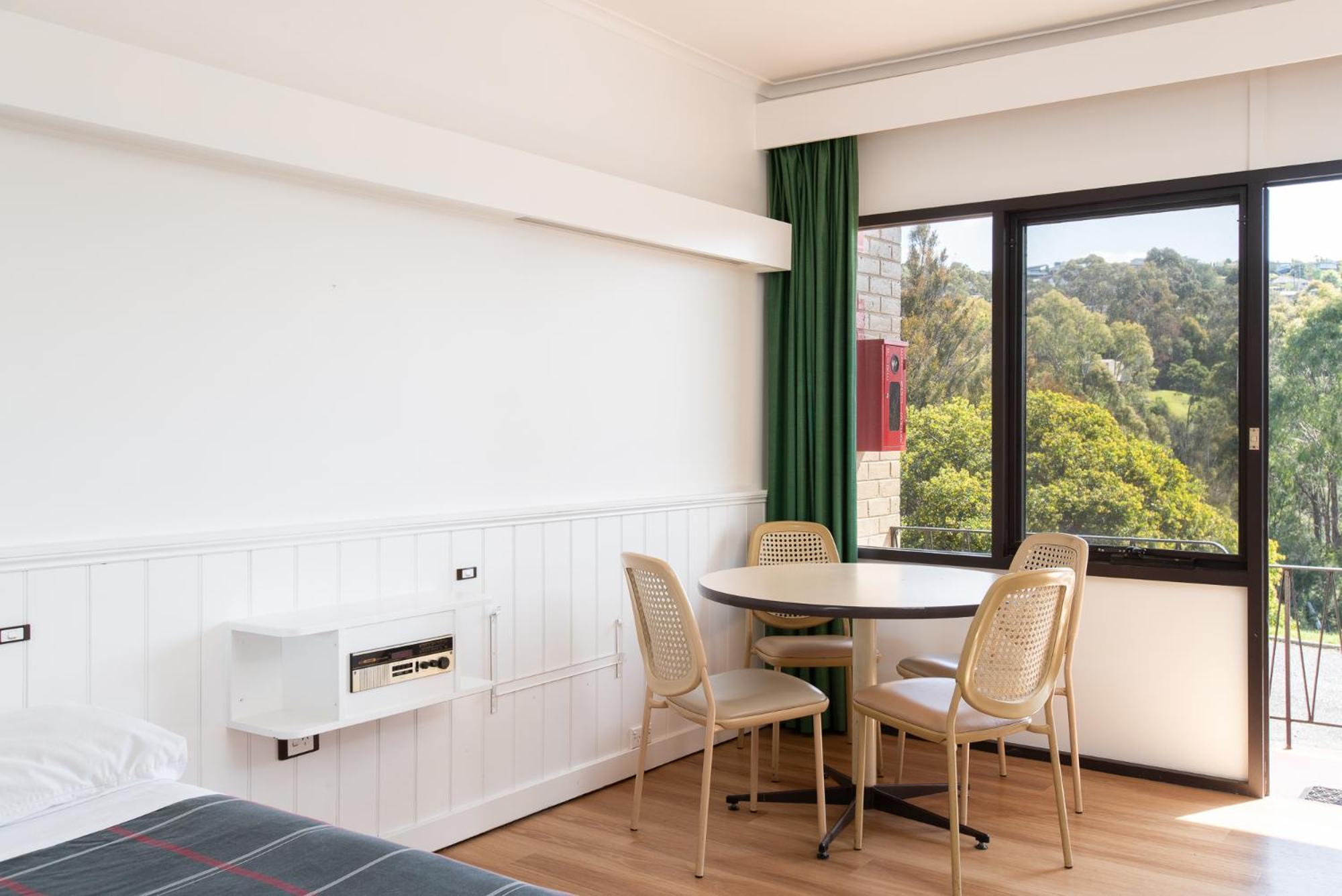 Village Family Motor Apartment