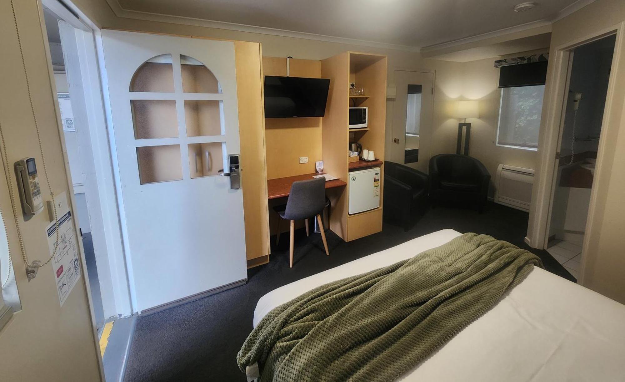 Elphin Serviced Aparthotel