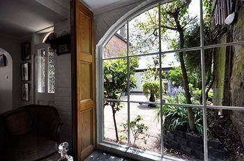 Hero Collection Eleanor Bed & Breakfast 4*