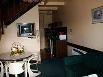 Village Family Motor Apartment *