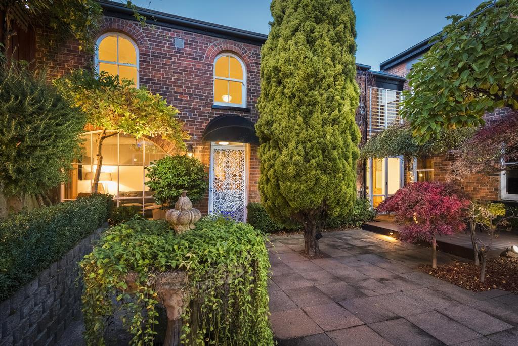 Hero Collection Eleanor Bed & Breakfast 4*