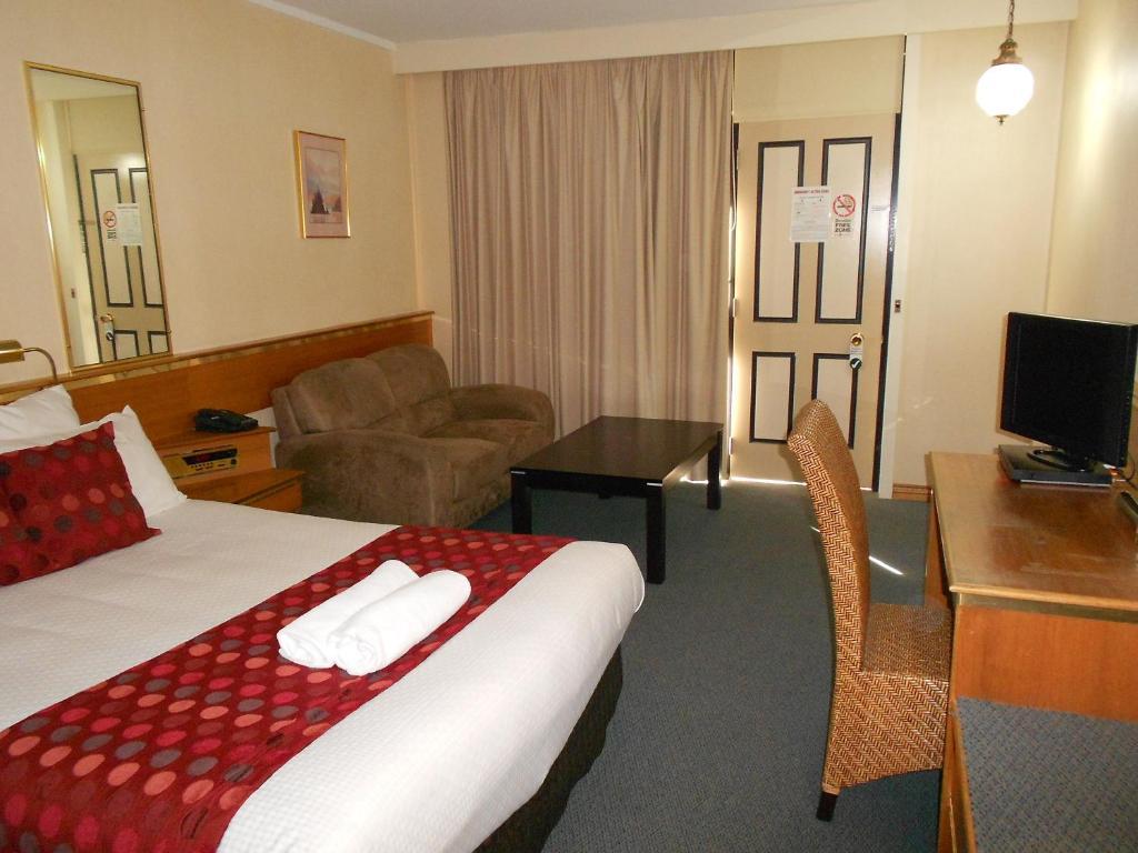 Commodore Regent Motel 4*