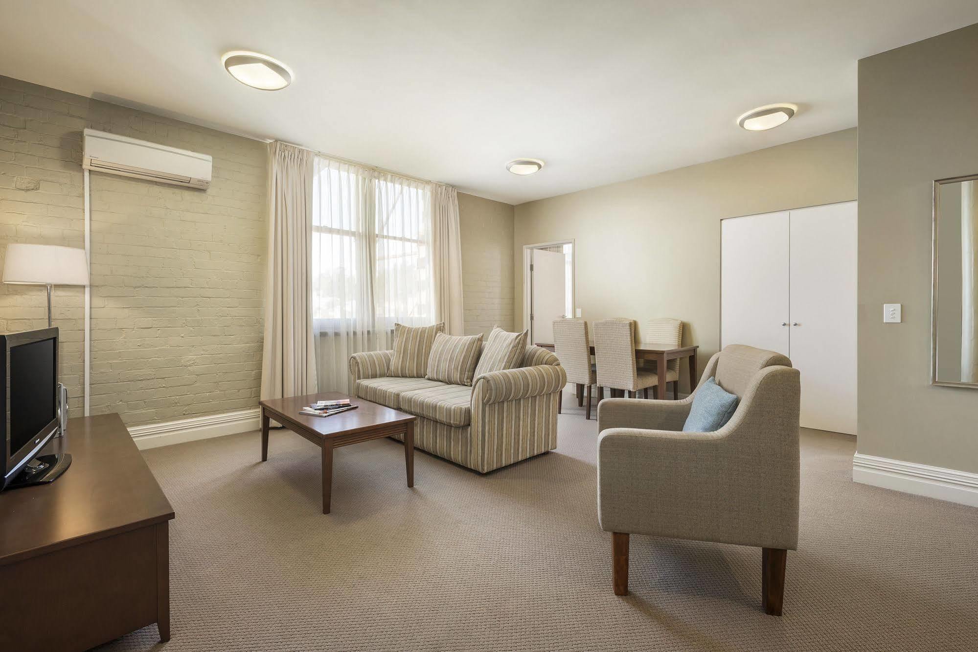 Aparthotel Official 4*
