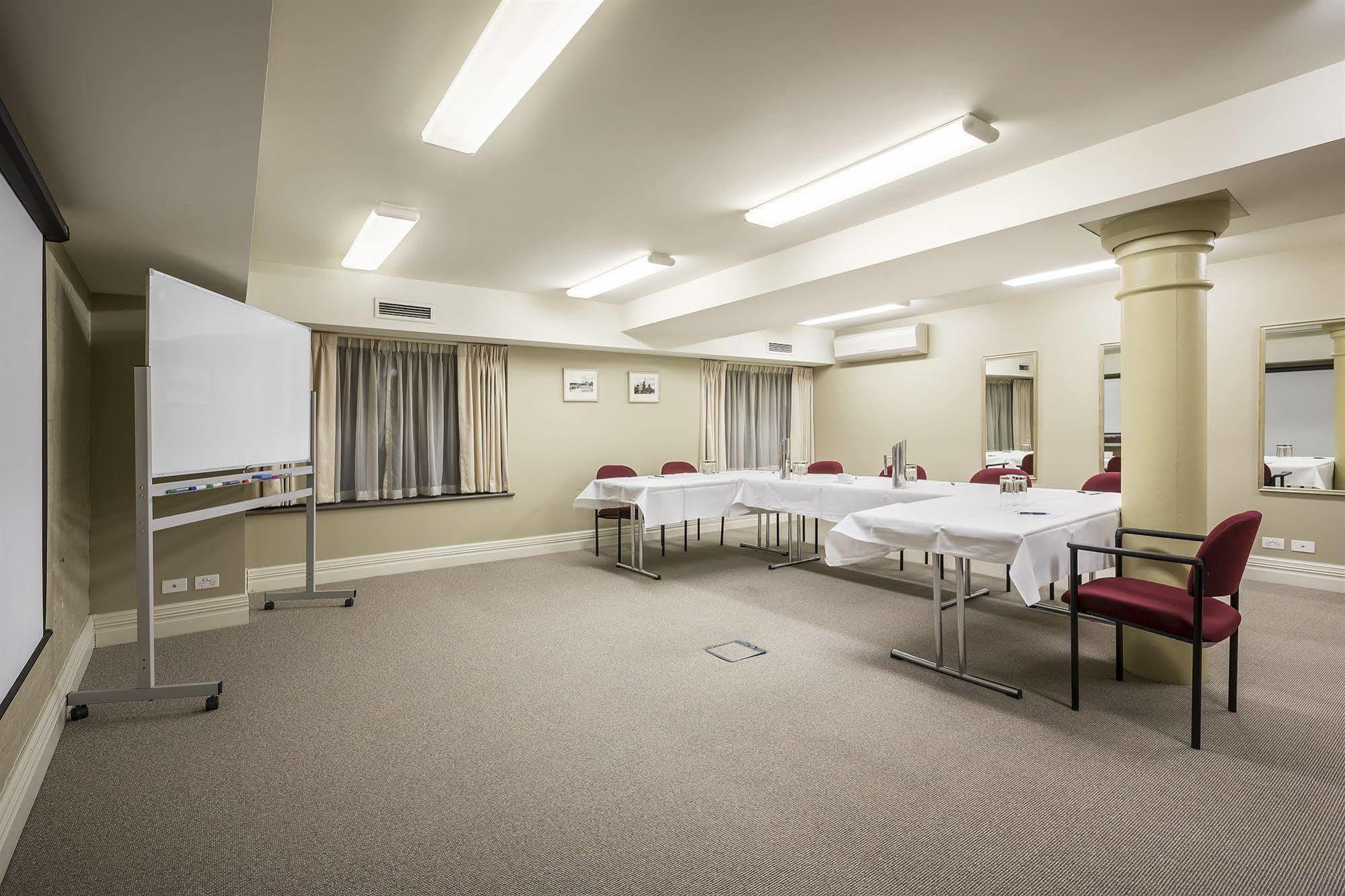 Official Aparthotel 4*