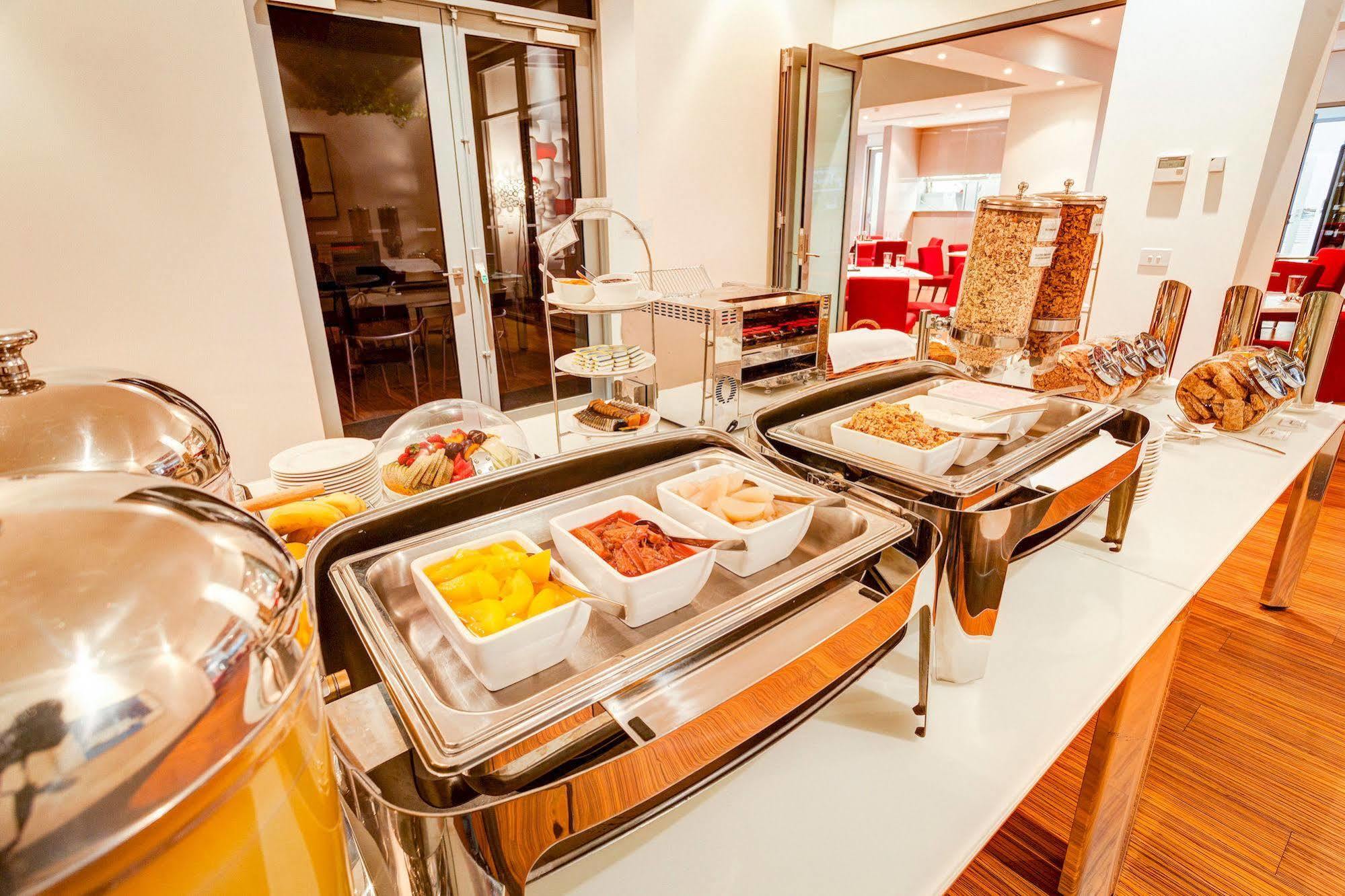 Hotel Mantra Charles 4*