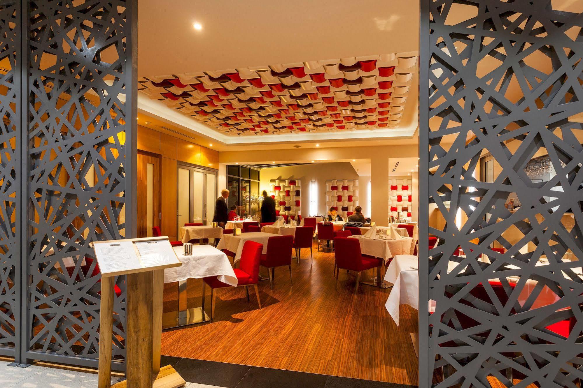 Hotel Mantra Charles Launceston