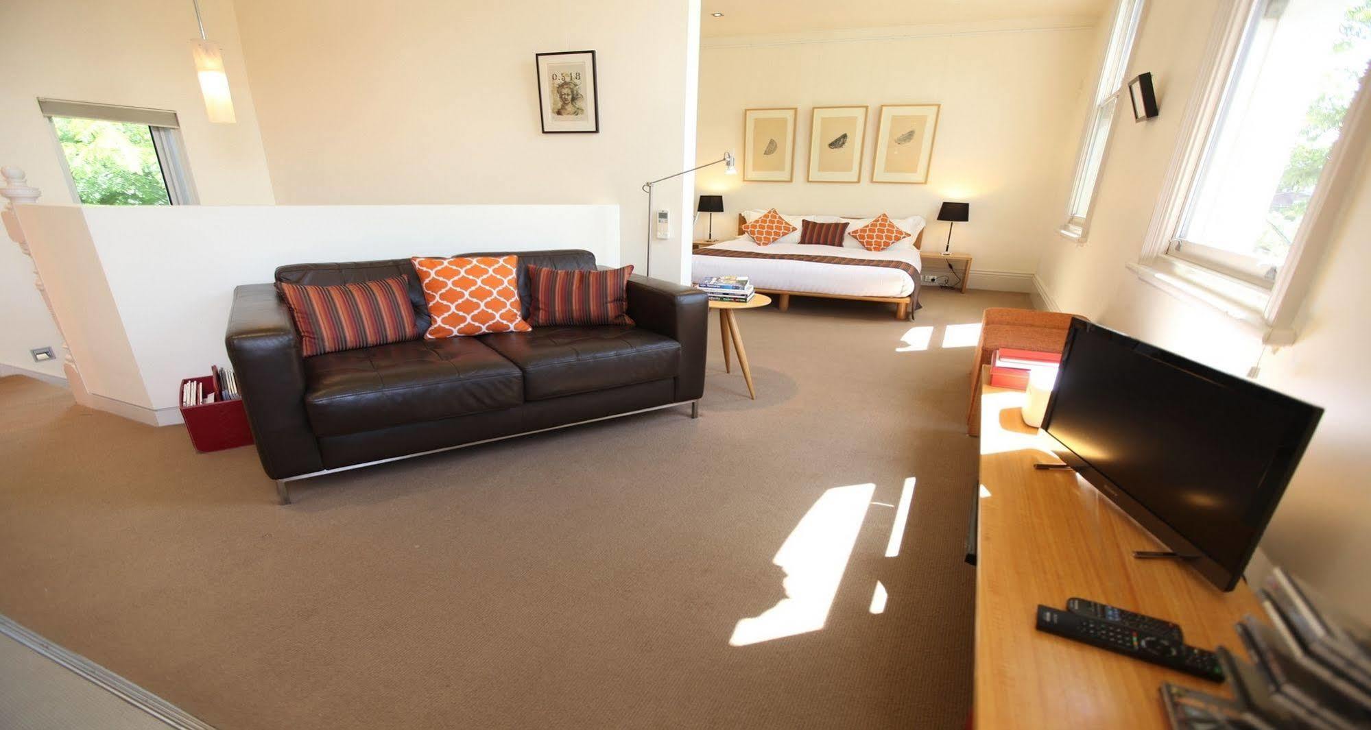 Twofourtwo Boutique 4*