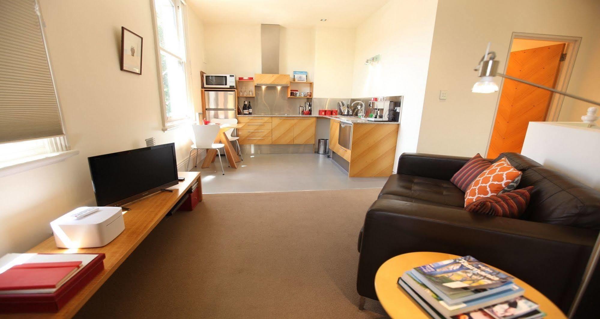 Twofourtwo Boutique Aparthotel 4*