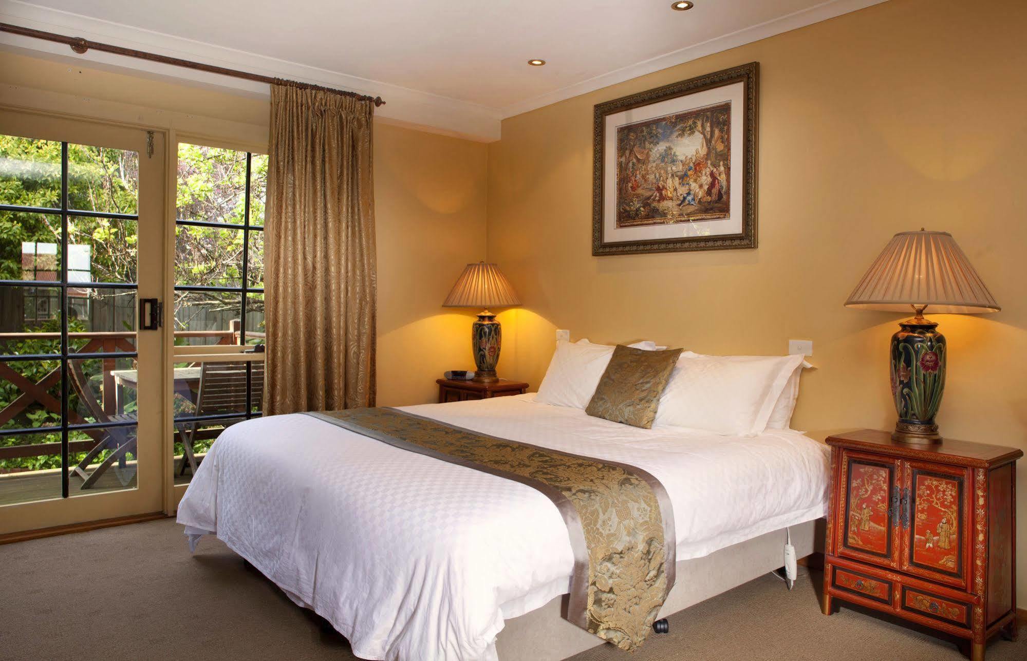 Hideaway On George 4*