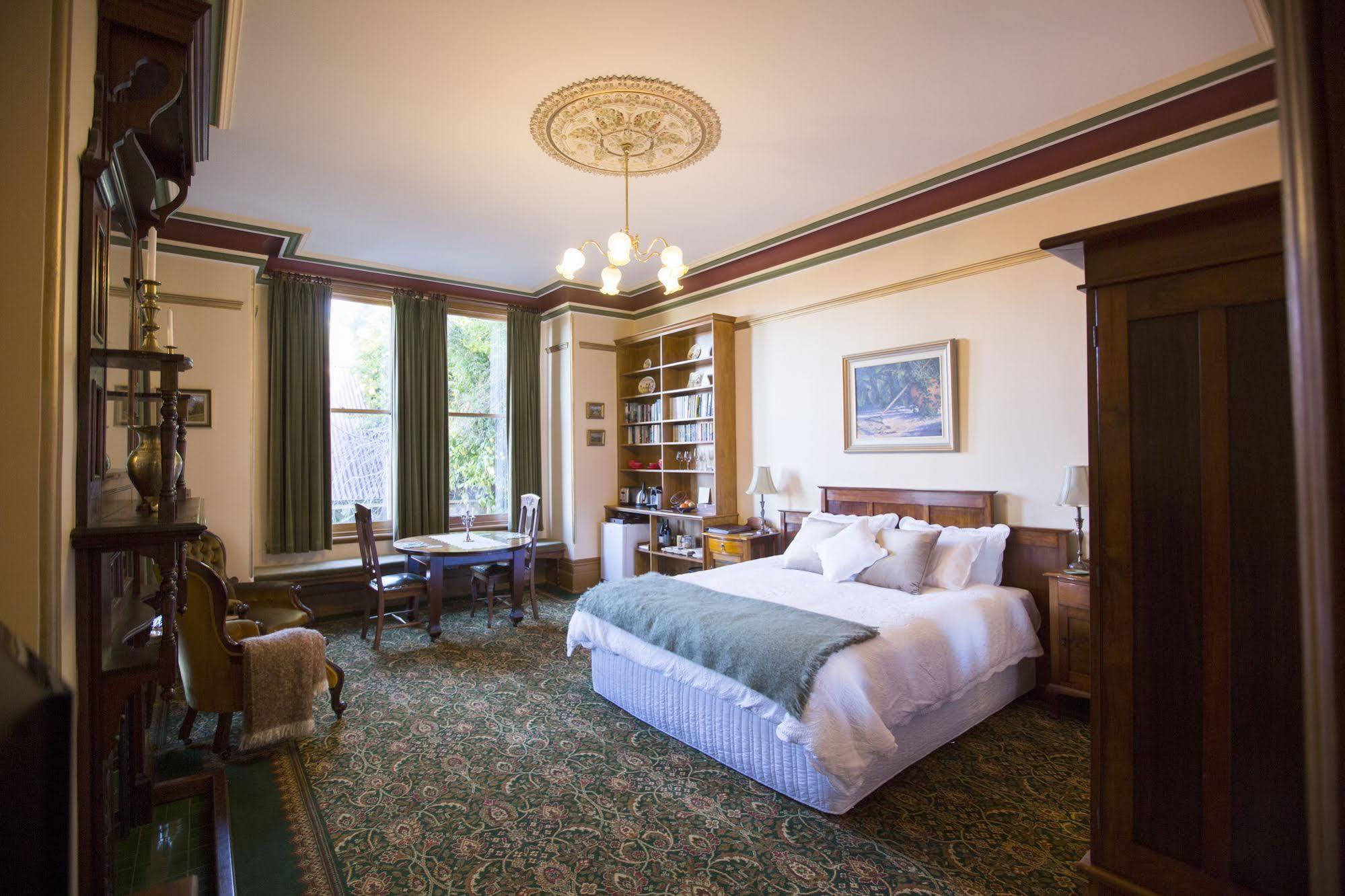 Bed & Breakfast Turret House 4*