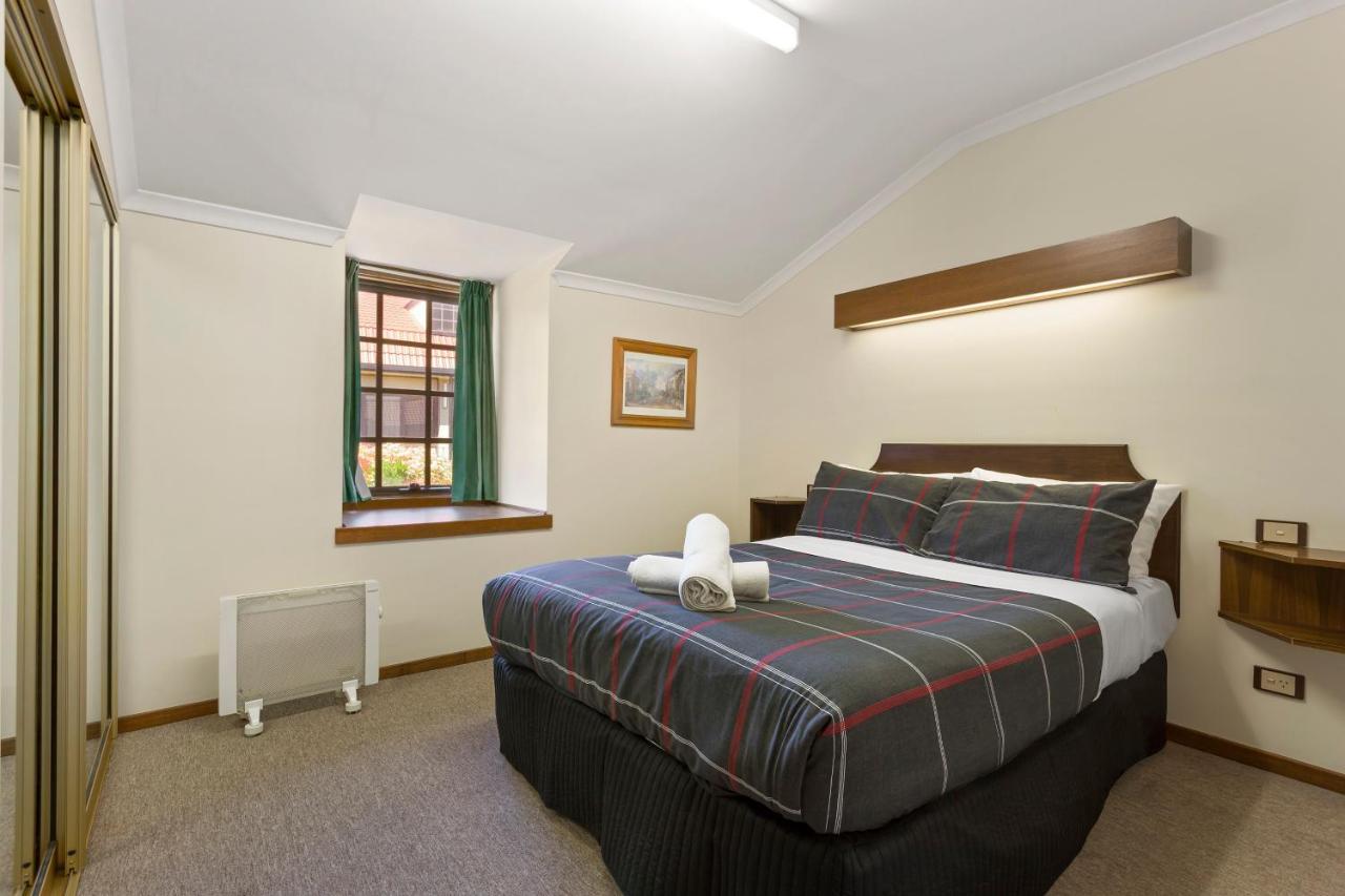 Village Family Motor Apartment