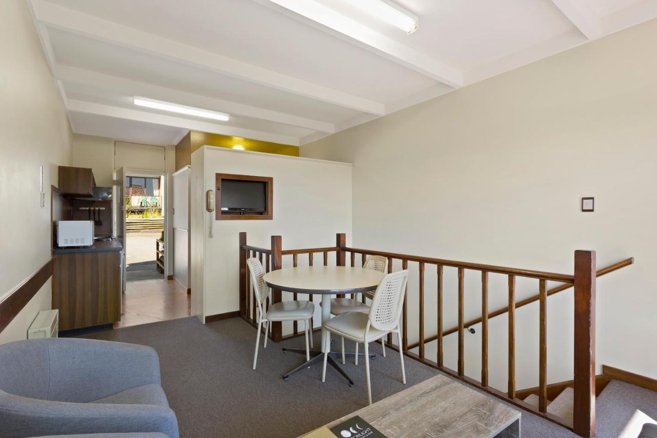 Village Family Motor Apartment *