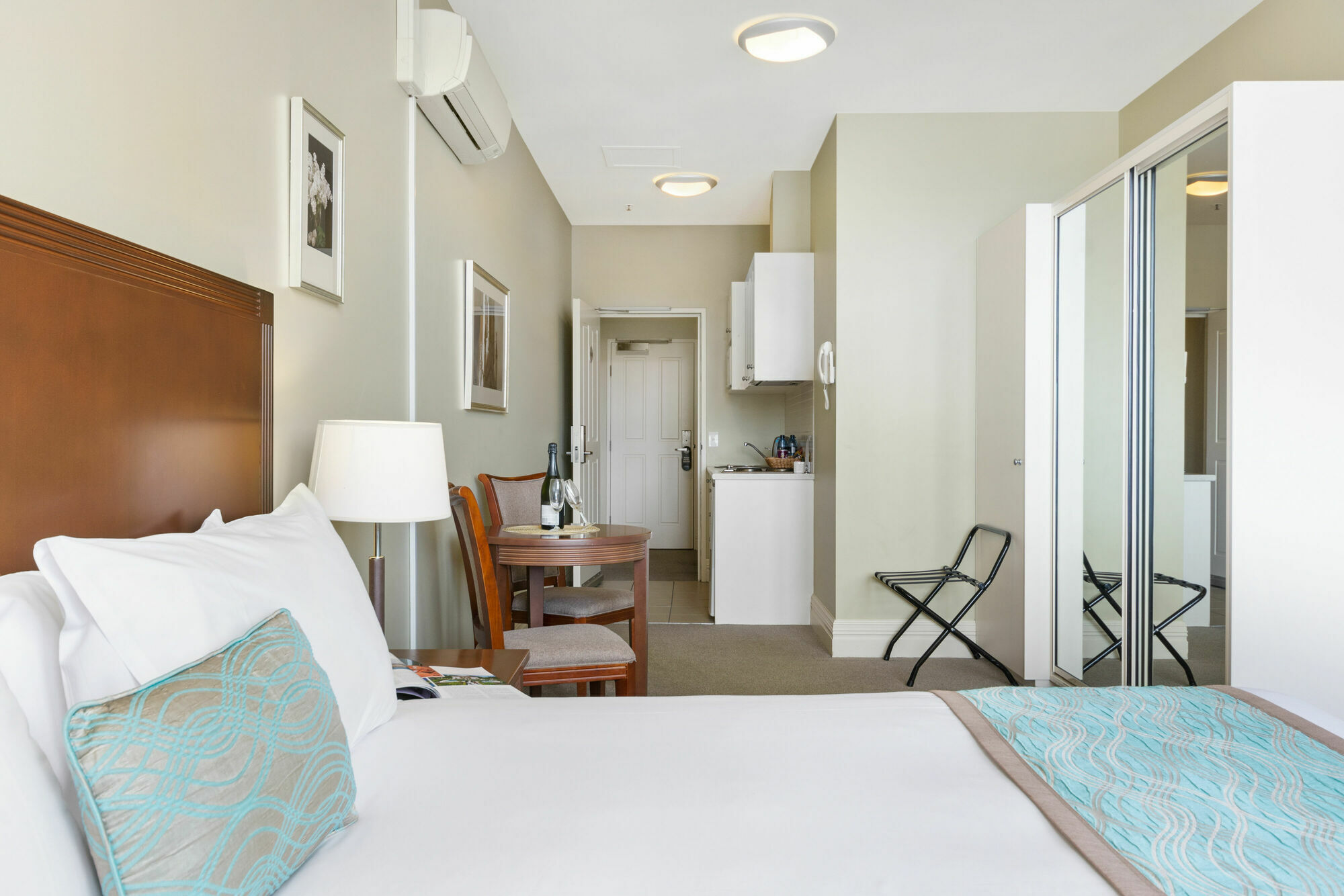 Official Aparthotel
