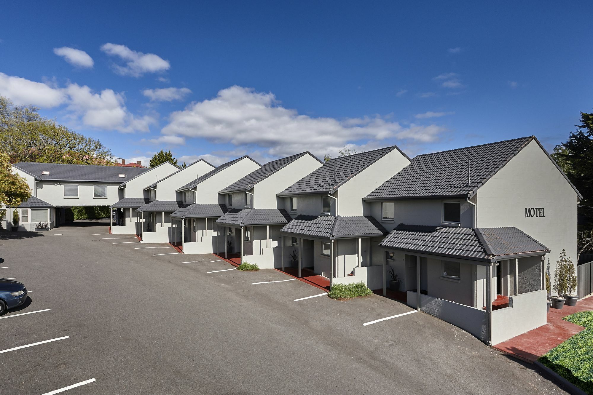 Elphin Serviced Aparthotel 3*
